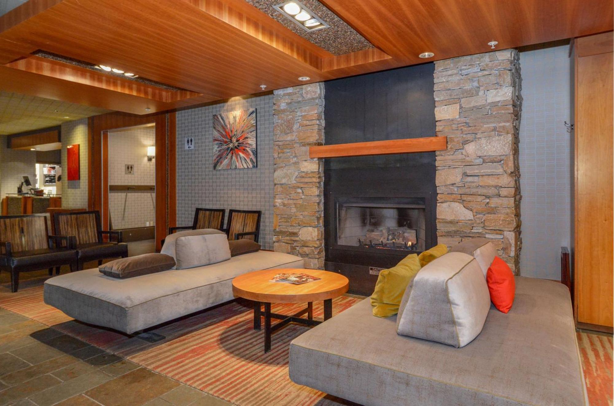 Listel Whistler, A Coast Hotel Экстерьер фото